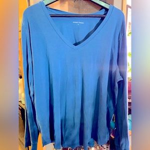 FOUR 4 Universal Standard v rex t-shirts.